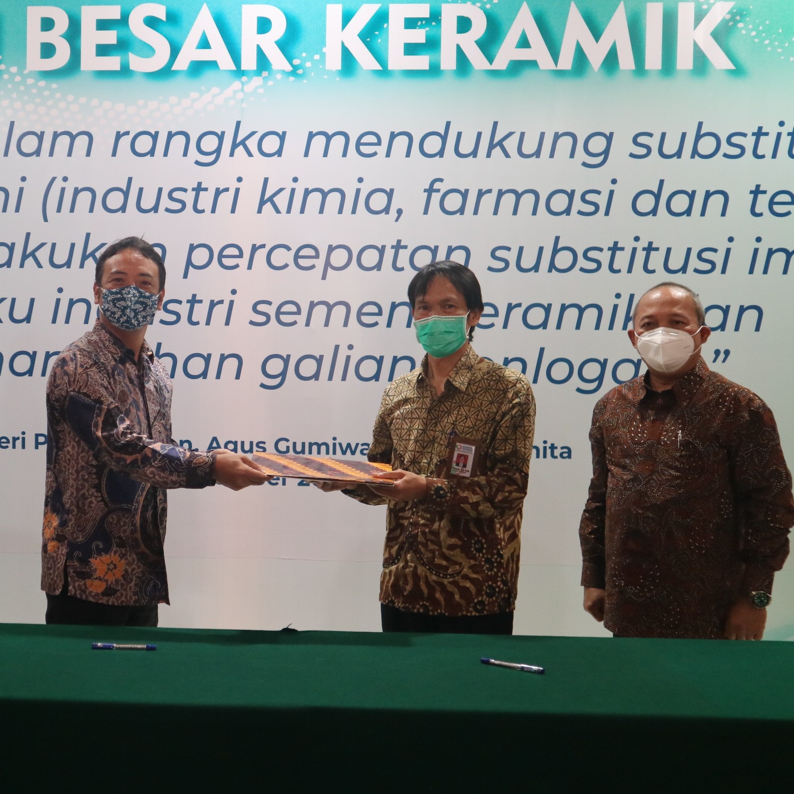 Penandatanganan Mou Alat Uji Bahan Isolasi Panas Antara Balai Besar Keramik dan PT Nichias Rockwool Indonesia