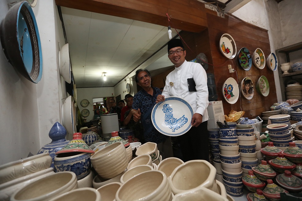 Pengrajin keramik Kiaracondong Bandung semakin berkurang