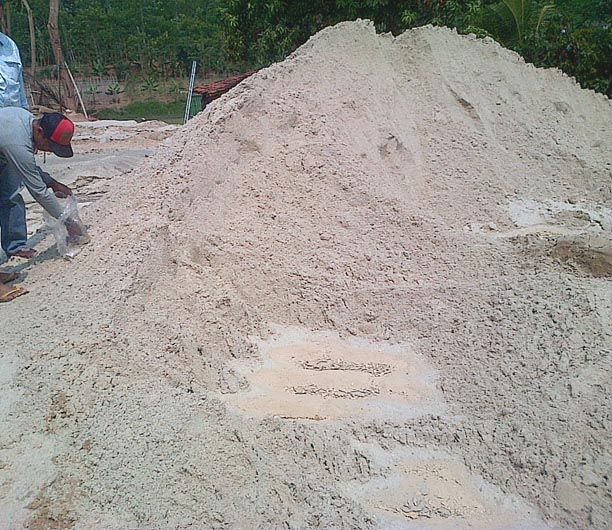 Potensi Pasir Kuarsa di Daerah Kalimantan Tengah dan Pemanfaatannya untuk Industri