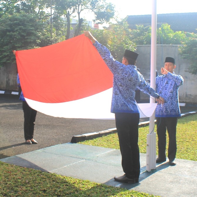 5. Pengibaran Bendera Merah Putih.JPG