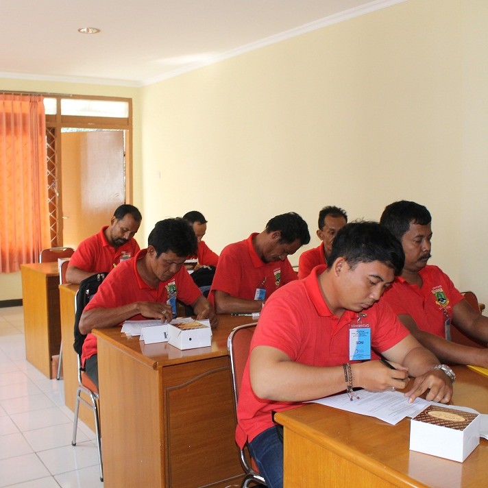 Suasa Pelatihan IKM bersama Disperindag Banten di Balai Besar Keramik