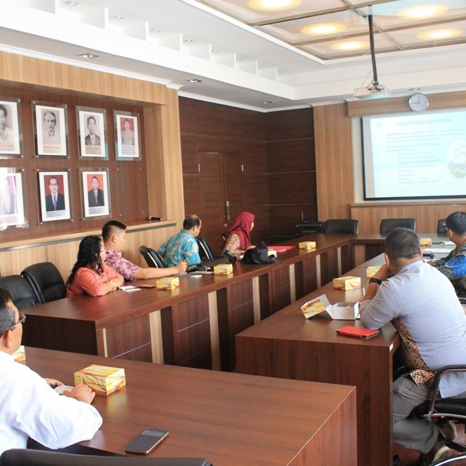 Kunjungan Dinas Perindustrian dan Perdagangan Provinsi Kalimantan Barat ke Balai Besar Keramik
